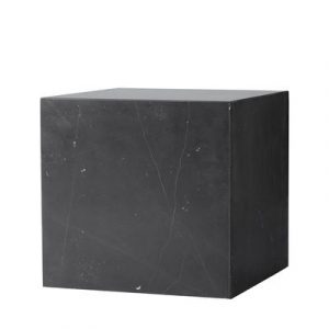 Plinth Cubic Beistelltisch / Marmor - 40 x 40 x H 40 cm - Menu - Schwarz