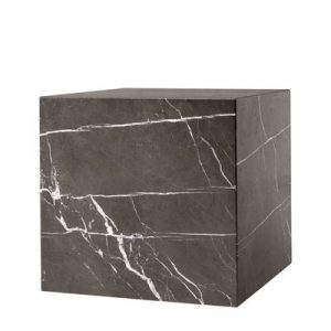 Plinth Cubic Beistelltisch / Marmor - 40 x 40 x H 40 cm - Menu - Grau